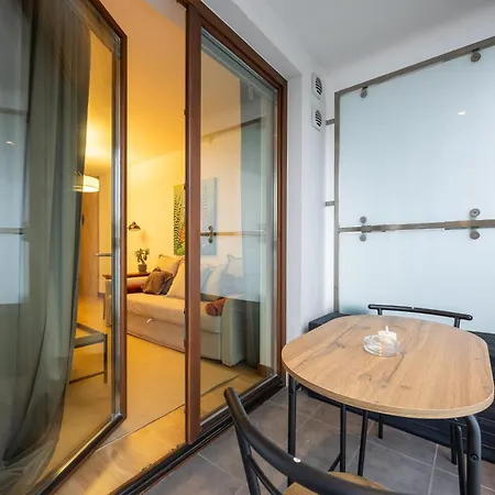 Królikarnia - 60m2, Parking, Balcony - By Rentujemy Apartamento Varsóvia